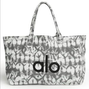 NWT Alo Tie Dye Tote Bag